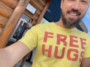 FREE HUGS shirt strikes again